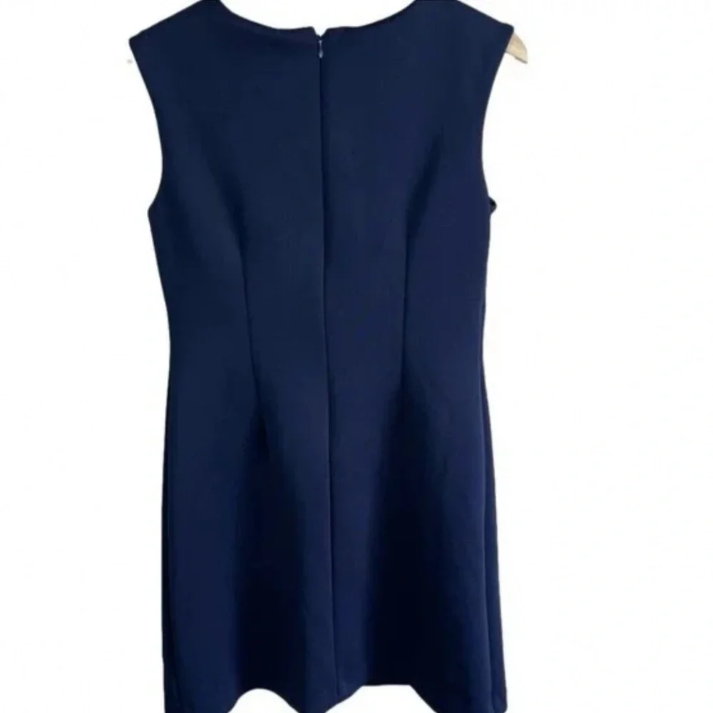 Eliza j - Picture 4 of 6